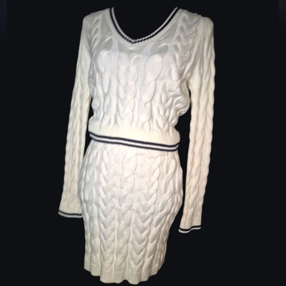 NWT Turn Heads in This Chic Sincerely Jules 2-Piece Sweater Set - Size Medium